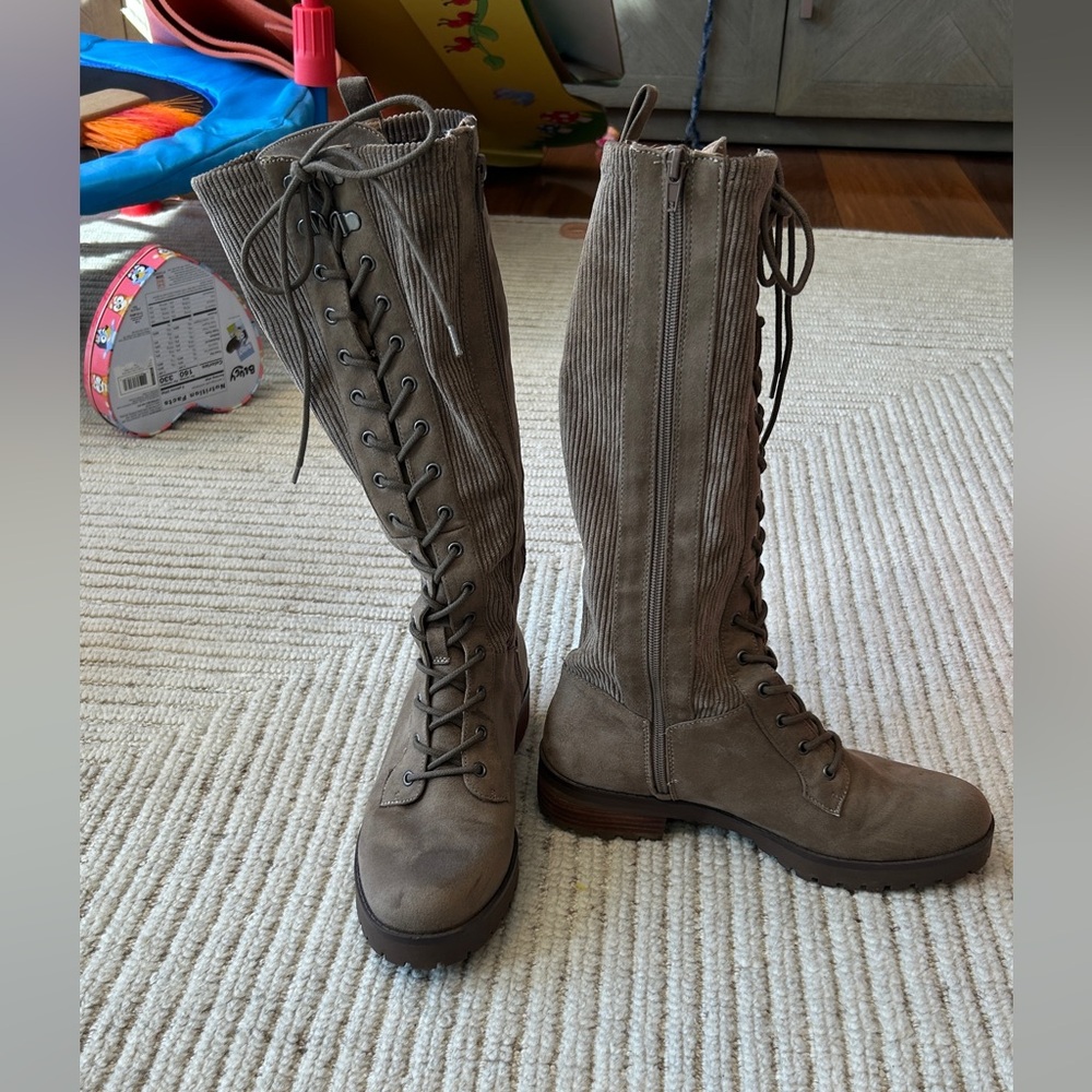 Crown vintage lace up corduroy boots